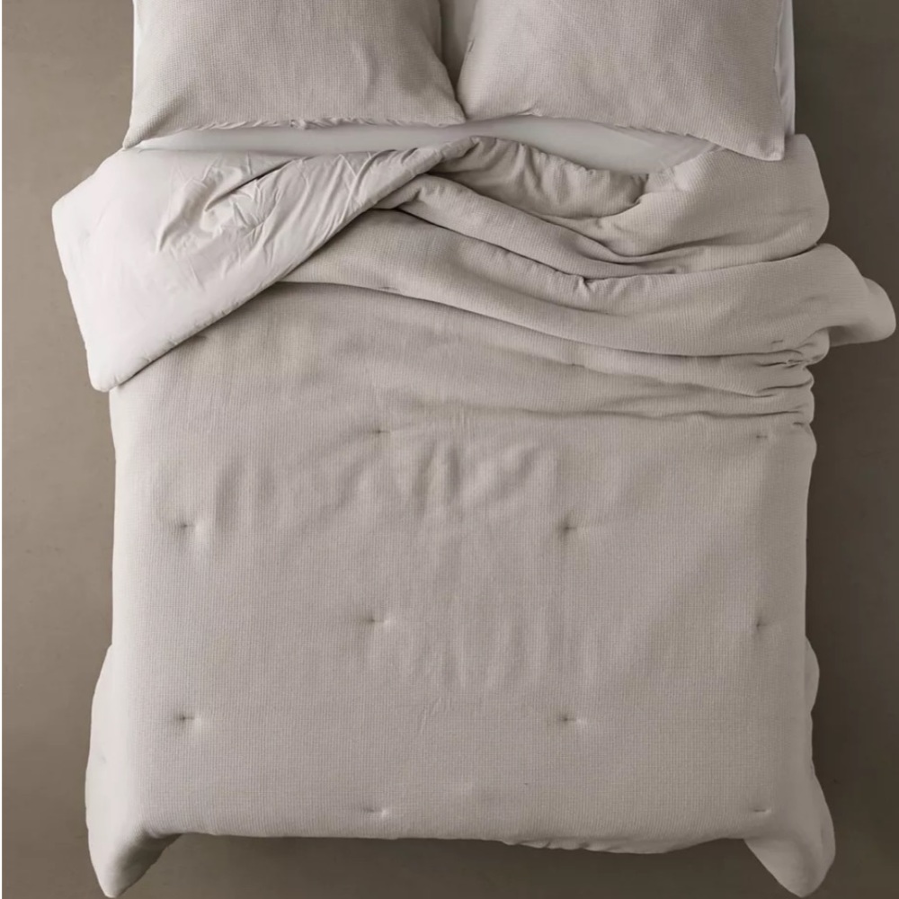 Urban Outfitters Waffle Queen Size Comforter Light Grey - Picture 2 of 5